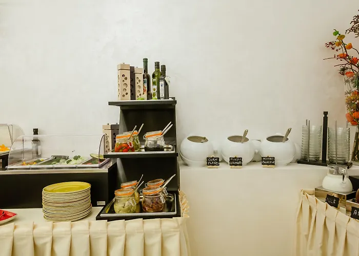 Myo WenceslasAlbergo